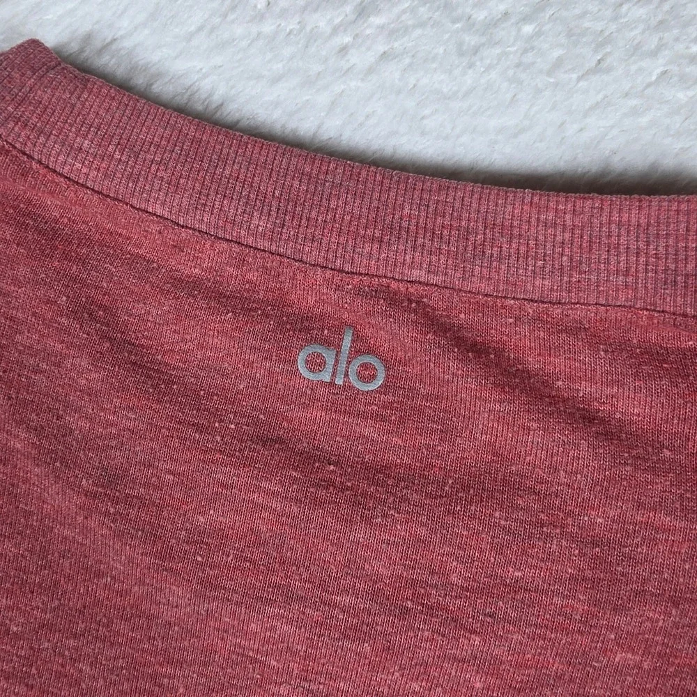 Alo Yoga Pullover Women M Red L/S Crewneck High-Low Hem Side Slits Stretch